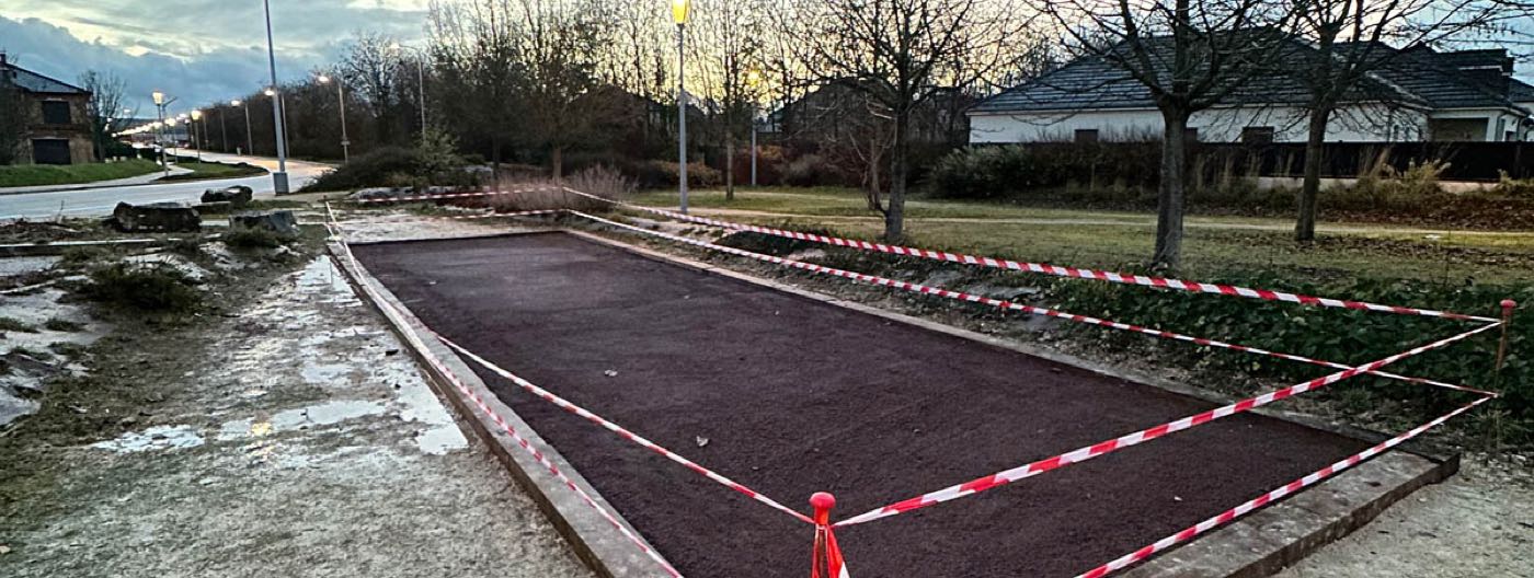 Aménagement d'un terrain de pétanque — Plantation
